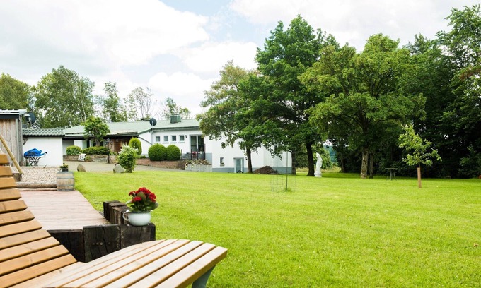 Stadtkyll Apartment | Ferienhof - Weites - Land, large apartment with terrace, garden and children's playground