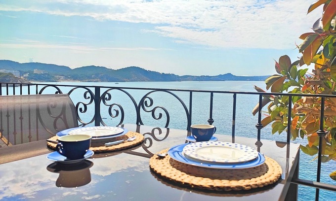 Peguera Apartment | Ferienwohnung Direkt am Meer mit Gemeinschaftspool und in Strandnähe