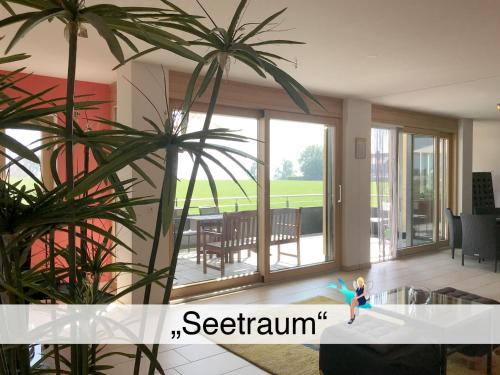 Kressbronn Apartment | Ferienwohnung Seetraum - Hoch über dem See, großzügig mit großem Balkon