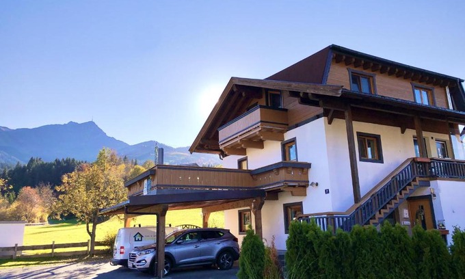 Sankt Johann in Tirol Apartment | Ferienwohnungen Pletzenauer