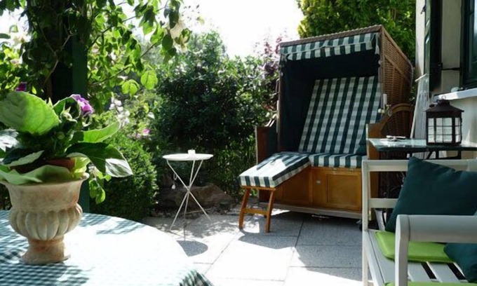 Wieck auf dem Darss Apartment | Ferienwohnung mit Terrasse mit Blick auf den Bodden und Garten