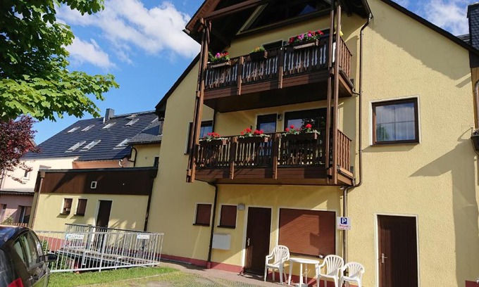 Oberwiesenthal Apartment | Ferienwohnung Korn mit Tiefgarage und Skiraum