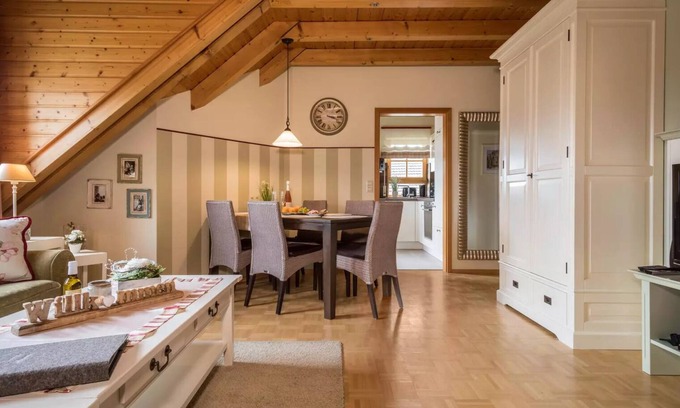 Neufrach Apartment | Ferienwohnung 5, 98qm, 3 Schlafzimmer, max. 5 Personen