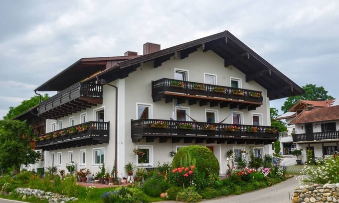 Rimsting Apartment | Ferienwohnung 50 qm mit Balkon im Dachgeschoss