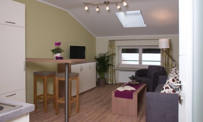 Aufham Apartment | Ferienwohnung 8 "Chiemsee", Nichtraucher, 2 Schlafzimmer, Sat-TV, 4 Sterne, max. 6 Personen
