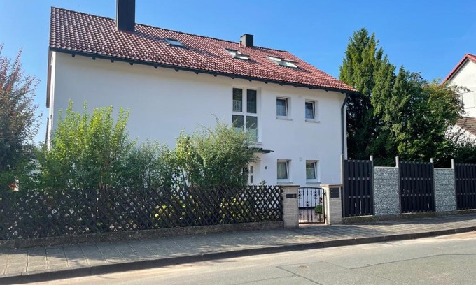 Zirndorf Apartment | Ferienwohnung am Wald - Nähe Funpark