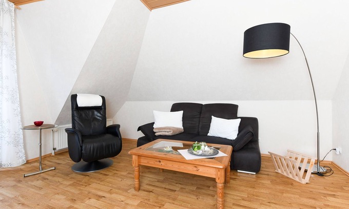 Esens Apartment | Ferienwohnung Andrea - Haus Wiesen- und Waldblick in Esens