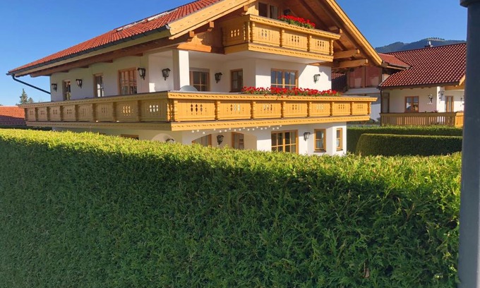 Unterammergau Apartment | Ferienwohnung Bergblick für 10 Personen
