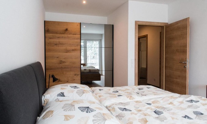 Bad Ischl Apartment | Ferienwohnung Bergsonne mit Sonnenbalkon und Tiefgaragen Parkplatz