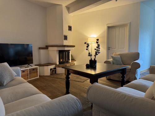 Hausen Apartment | Ferienwohnung Burg Hausen
