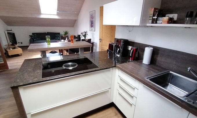 Chieming Apartment | Ferienwohnung für 2-4 Personen, 1 Sep. Schlafzimmer und Balkon in Chieming-laimgrub