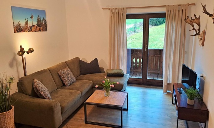 Lohberg Apartment | Ferienwohnung für bis zu Fünf Personen mit Zwei Separaten Schlafzimmern und Südbalkon