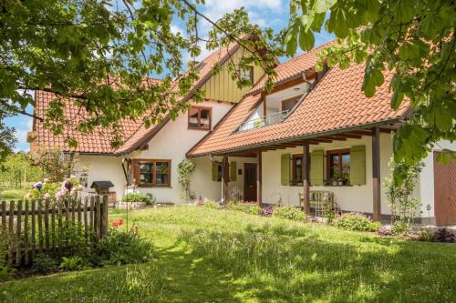 Rothkreuz Apartment | Ferienwohnung Hahn