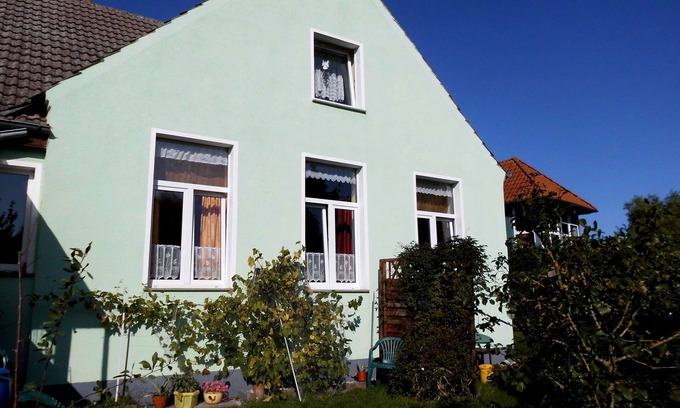 Putgarten Apartment | Ferienwohnung - Haus Ebel/alte Schule