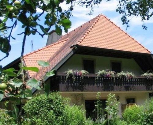 Horben Apartment | Ferienwohnung in Horben mit Großem Garten
