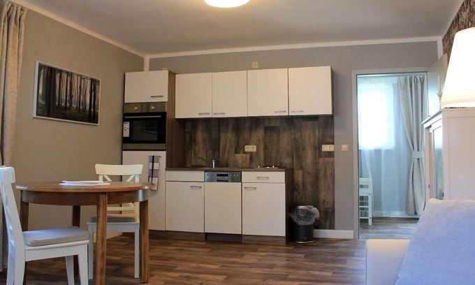 Bodstedt Apartment | Ferienwohnung Irisgarten - Backstein Scheune Starkow bei Barth