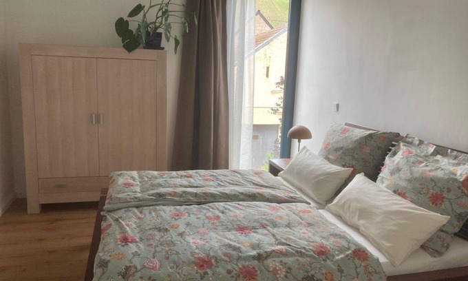 Kanzem Apartment | Ferienwohnung "rot" - Querhaus Kanzem
