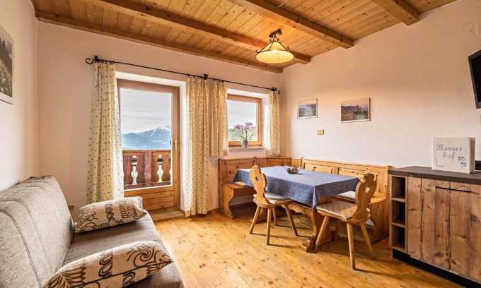 Avelengo Apartment | Ferienwohnung Sonnenblume Nusserhof
