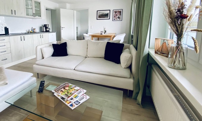 Seeon-Seebruck Apartment | Ferienwohnung Sundowner, 40 qm, 1 Sep. Schlafzimmer mit Balkon