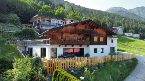 Medraz Apartment | Ferienwohnung Talblick