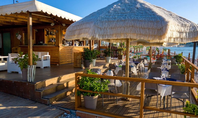 Mattinata House | Ferienwohnung "ulivo" mit Pool und Privatstrand