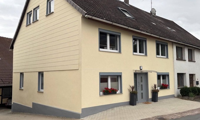 Kreiensen Apartment | Ferienwohnungen am Grannenhof - Holiday apartment with balcony, 80 sqm