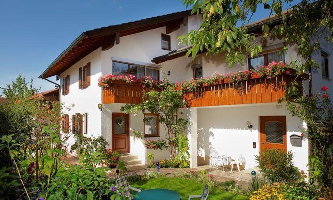Bad Endorf Apartment | Ferienwohnungen Gmeiner