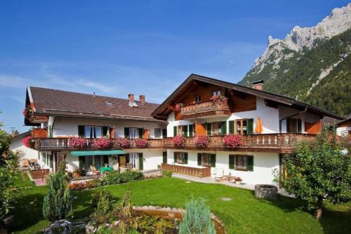 Mittenwald Apartment | Ferienwohnungen St Christoph