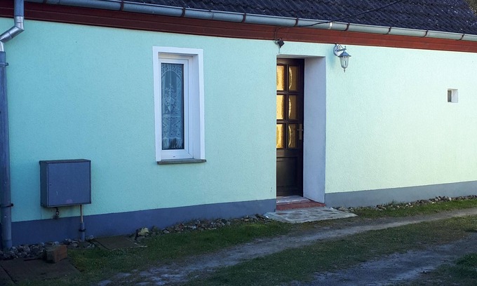 Putgarten Apartment | Ferienzimmer - Haus Ebel/alte Schule