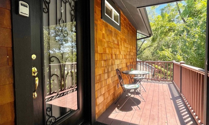 Jackson Apartment | Ferrari House 1BD Hideaway Apartment