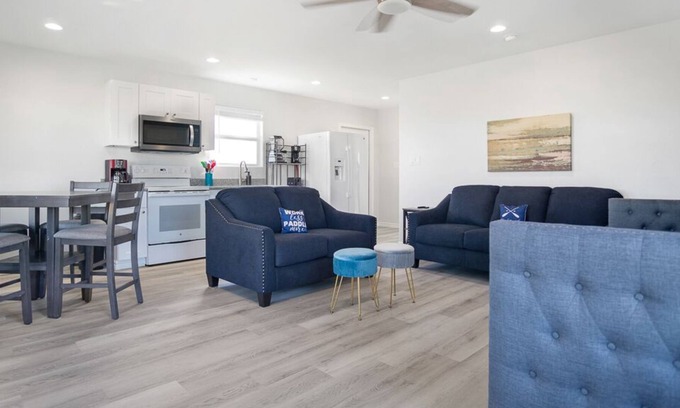 Gilchrist House | Fetching, cozy home, Sleeps 4! Pet&kid friendly!