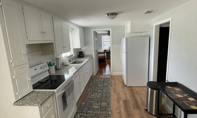 Tampa Apartment | Few blocks from Raymond James Stadium