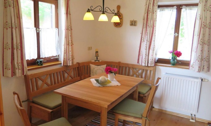 Frasdorf Apartment | Fewo 90 m², 3 SZ, Liegewiese, Seperates WC, Bergblick, W-lan