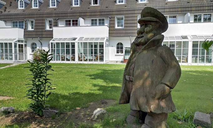 Wischuer Apartment | Fewo Freya in der Ostseeresidenz Gendarm - Fewo freya mit Wintergarten und Großen Garten Nahe der