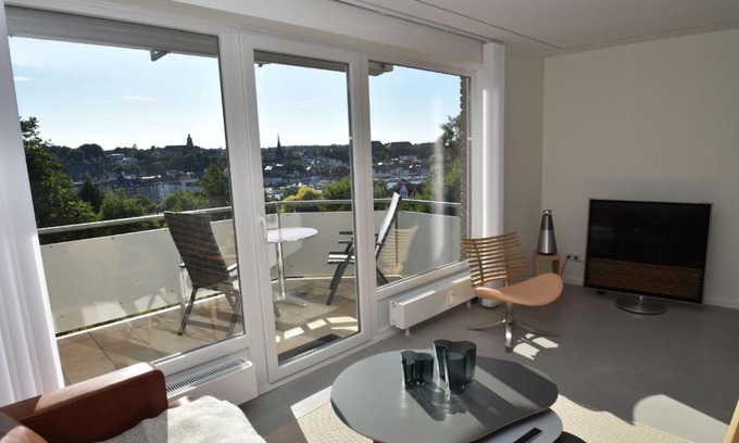 Flensburg Apartment | fewo1846 - FoerdeView - luxuriöse Wohnung mit 2 Schlafzimmern und Balkon mit Hafenblick