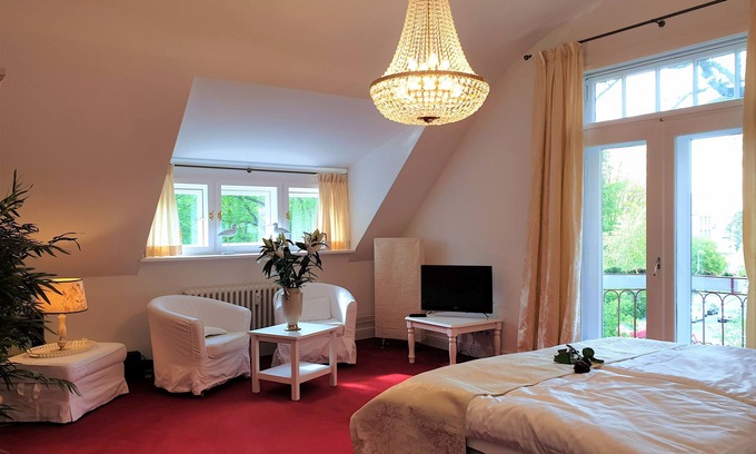 Flensburg Apartment | fewo1846 - Suite Royal - elegant old building apartment with balcony