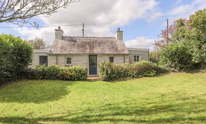 Bodorgan Cottage | Ffrwd Cottage