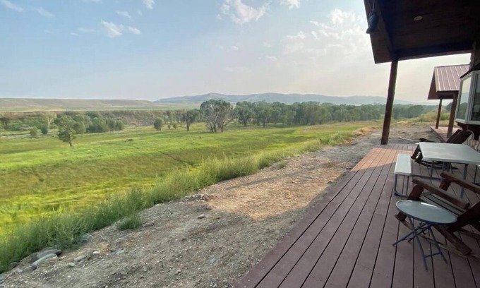 Meeteetse Cabin | Fiddleback Lodge and Cabins