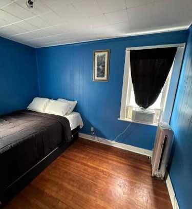 Irvington House | Fidelia Fuchsite Room, Queen Bed minutes from Newark Liberty international Airport and Newark Penn Station