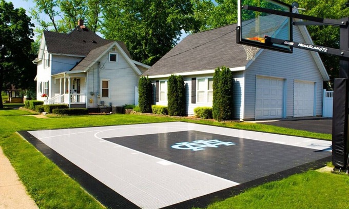 Wisconsin Dells House | Field House | Game Room | DOWNTOWN Dells | Basketball Court| Arcade