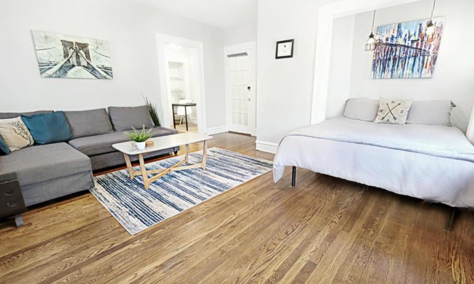 Lower Greenville Apartment | FIFA Ready The 1920s Mainstay Studio Flat on Lower Greenville