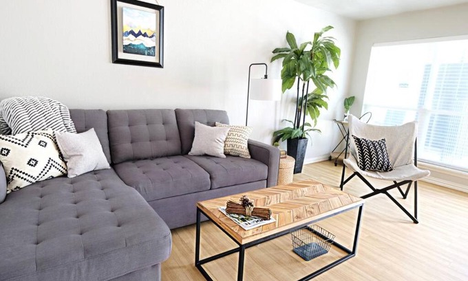 Old East Dallas Apartment | FIFA Ready The City Escape & Arboretum Tickets Included