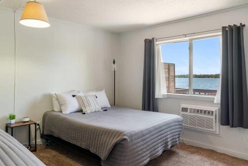 Mayfield Apartment | Fife Lake Lodge 2BR Loft with Kitchen & Lake Views