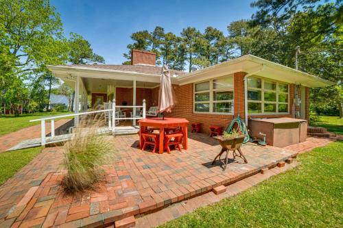Morehead City House | Fifties Beaufort Home with Patio, On Newport River!