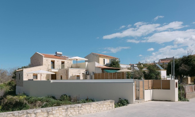 Adelianos Kampos Villa | Fillio luxury villa