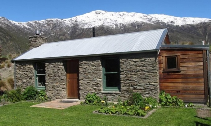 Gibbston Cottage | Finalist - Bookabach of the year 2020 - Gibbston
