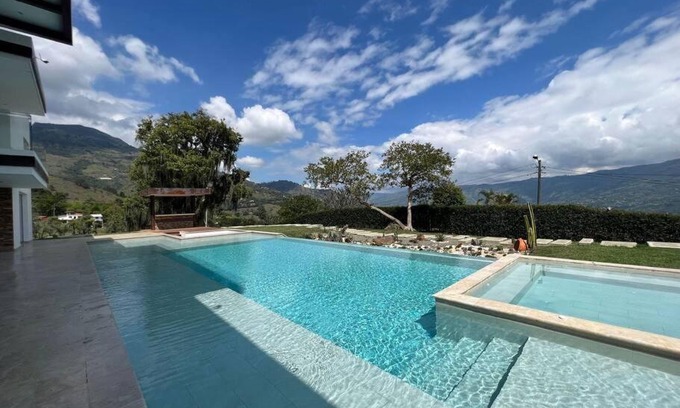 Copacabana Apartment | Finca de Lujo cerca de Medellín