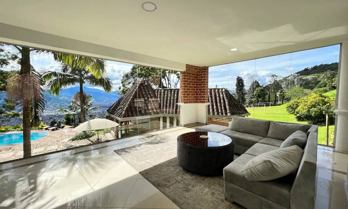 Envigado Villa | Finca La Clase Alta, Descansa En Este Paraíso de Lujo