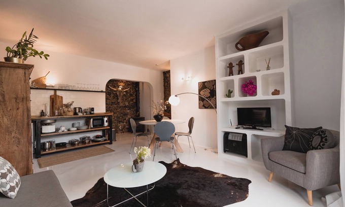 Masdache Apartment | Finca Malvasia -Papagayo - 2 bedroom Suite with Pool and Vineyard