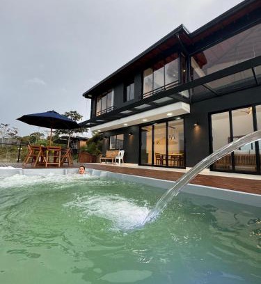 Guatape House | FINCA MONARCA